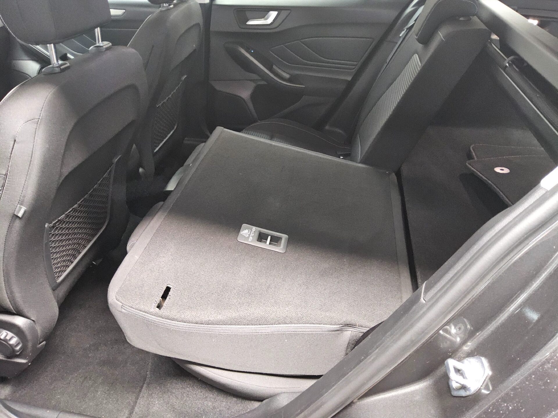 Ford Focus Turnier 1.5 EB Titanium Navi LED PDC 12