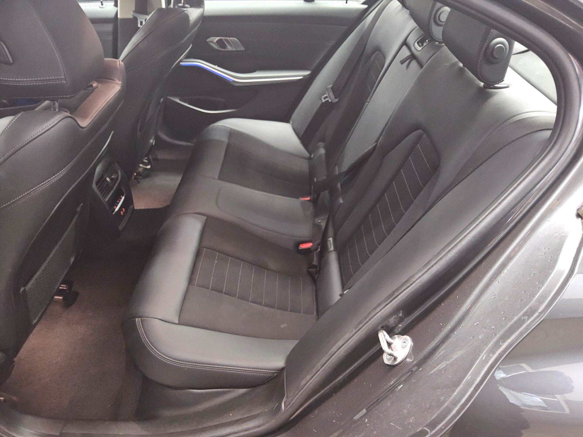 BMW 320dA Sport-Line T-Leder Nav LC Pro LED AHK HiFi 13
