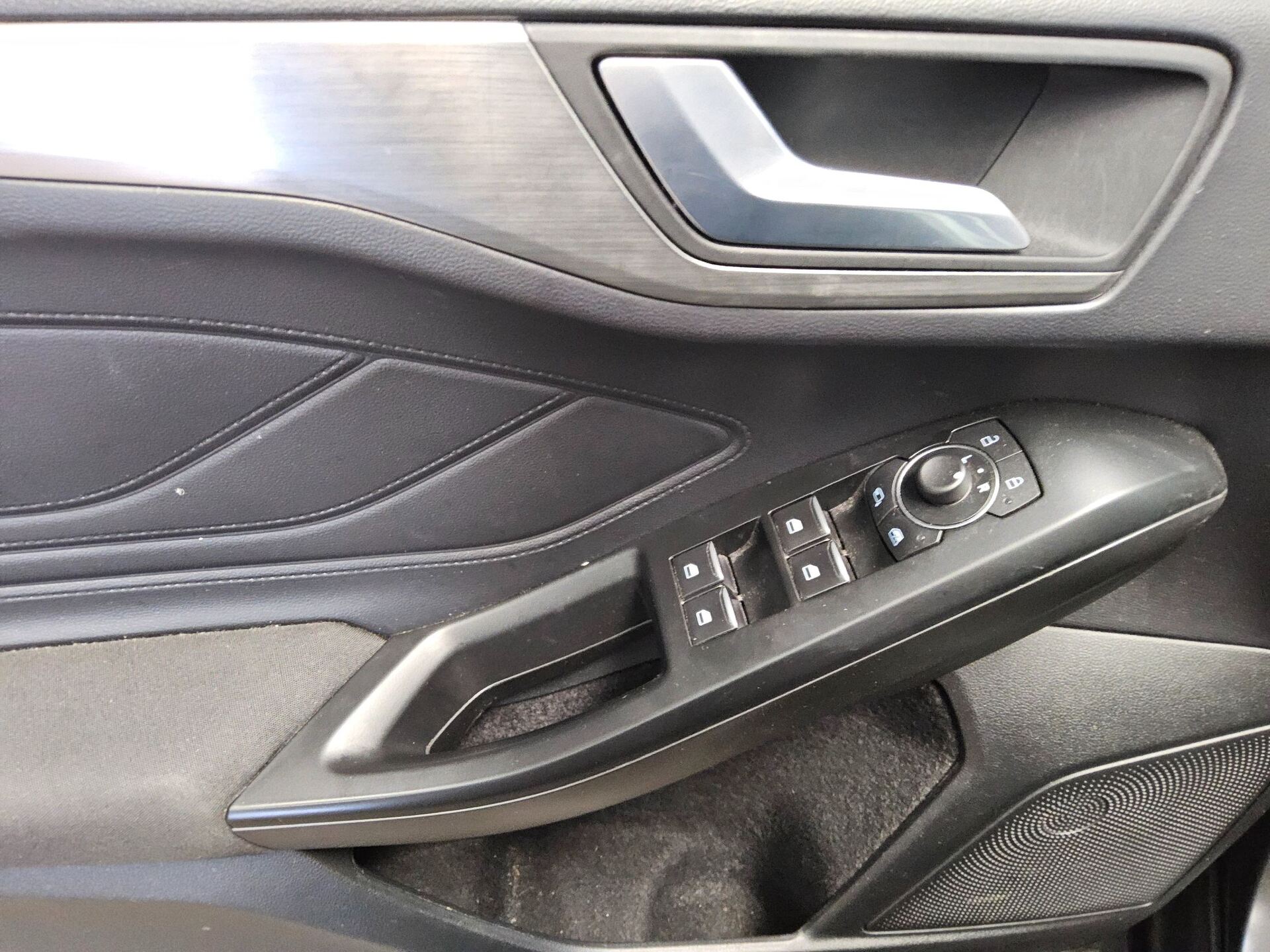 Ford Focus Turnier 1.5 EB Titanium Navi LED PDC 9