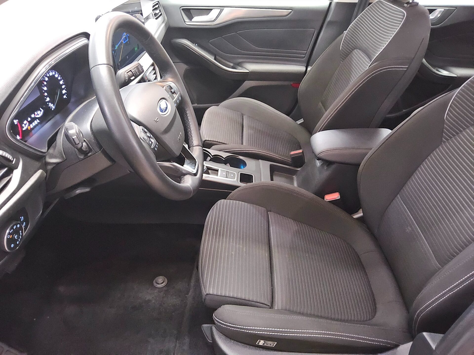 Ford Focus Turnier 1.5 EB Titanium Navi LED PDC 8