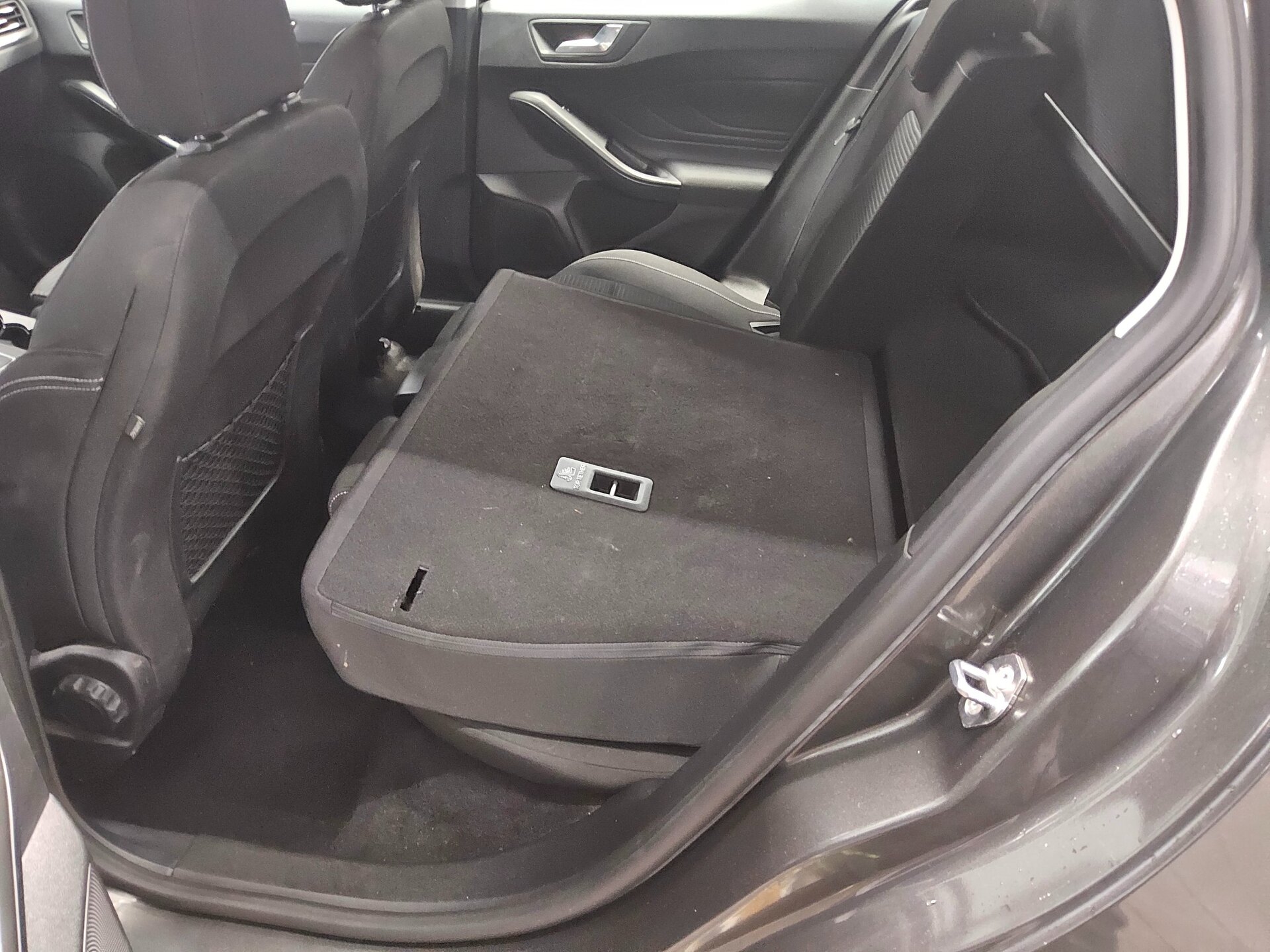 Ford Focus Turnier 1.5 EB Titanium Navi LED PDC 12