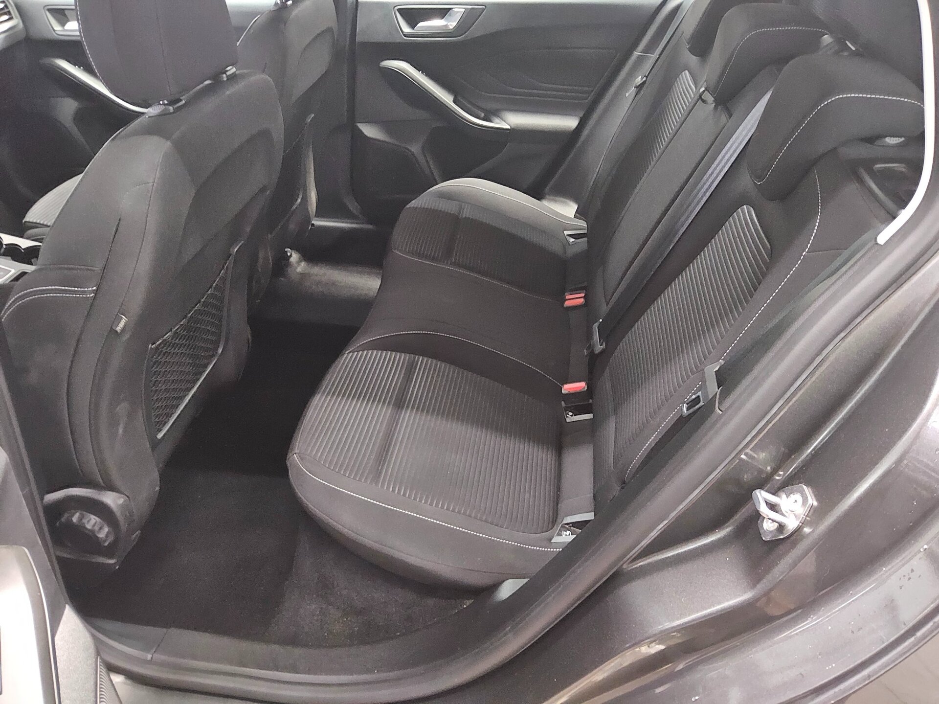 Ford Focus Turnier 1.5 EB Titanium Navi LED PDC 13