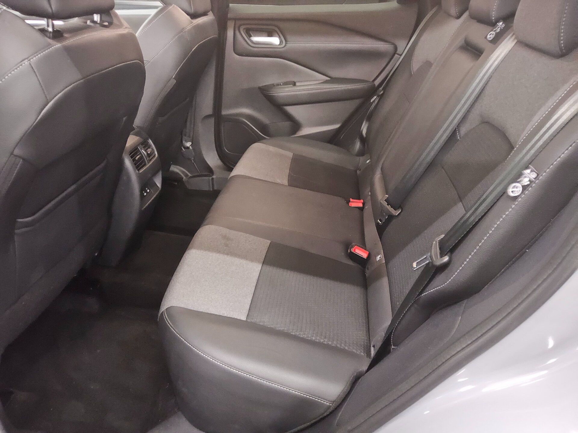 Nissan Qashqai 1.3 DIG-T N-Connecta Winter+ Komfort Pkt Navi LED 13