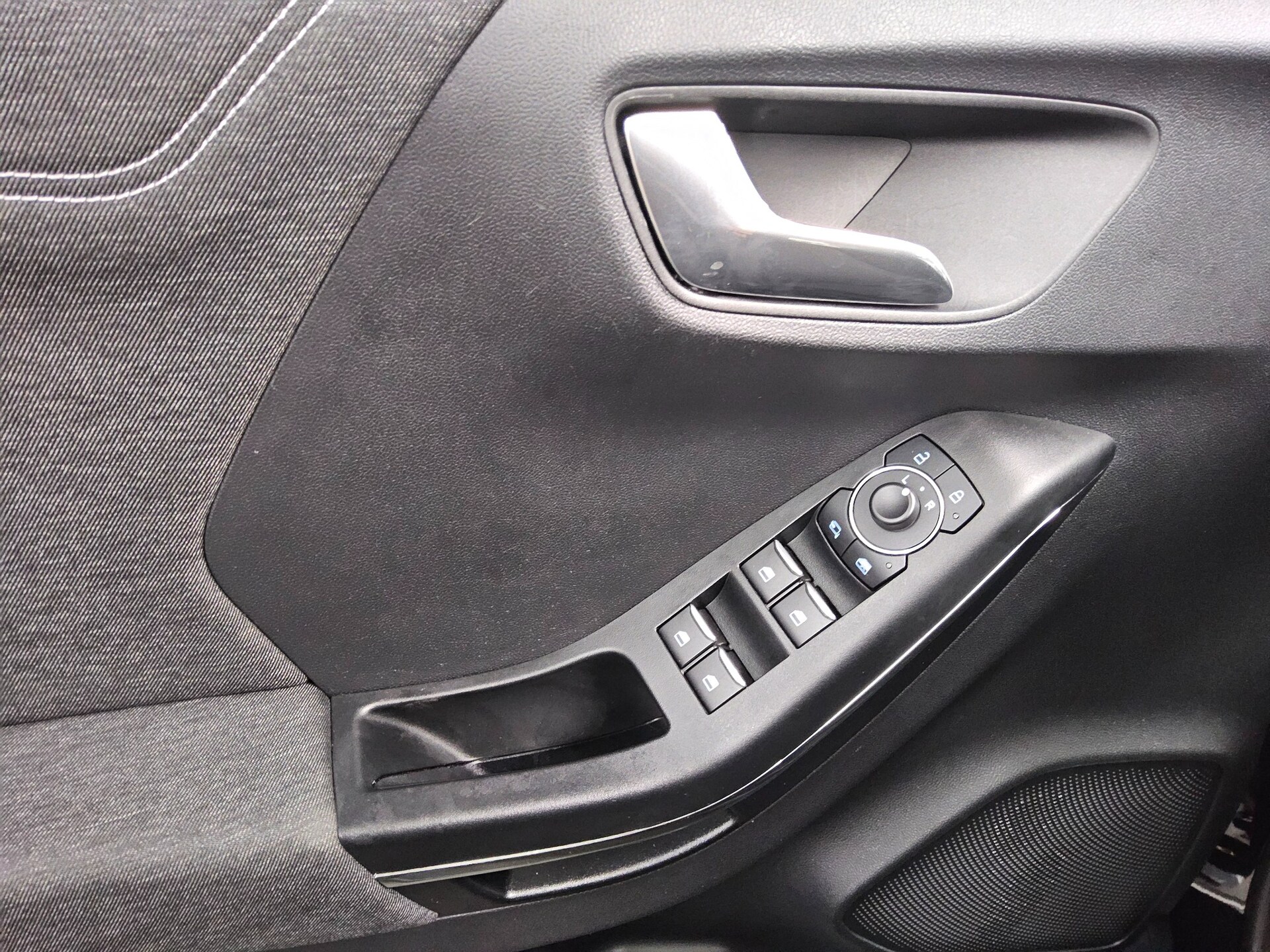 Ford Puma 1.0 EB Titanium LED Shz PDC 9