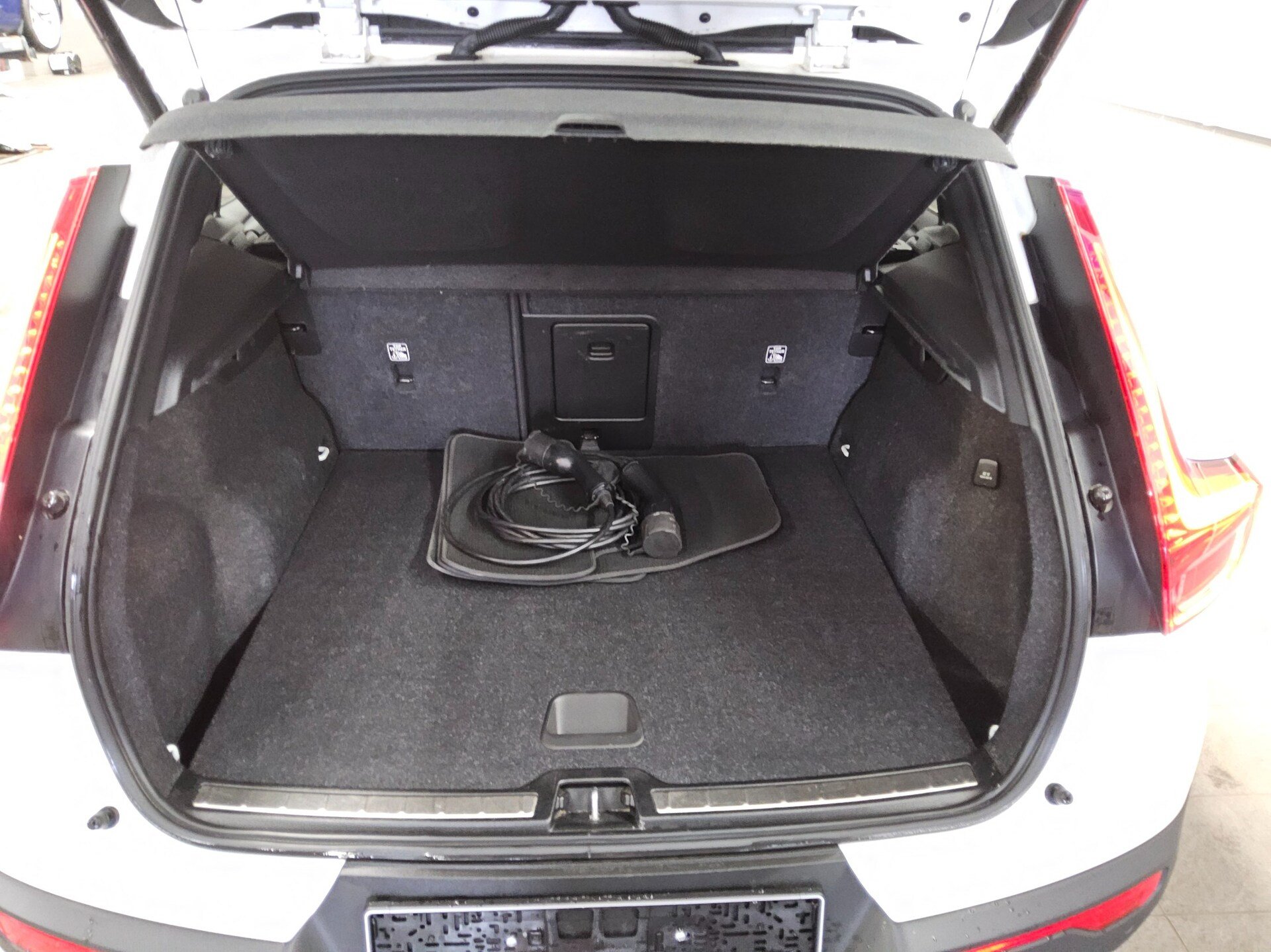 Volvo XC40 T4 Recharge Inscription Leder Navi LED AHK 12
