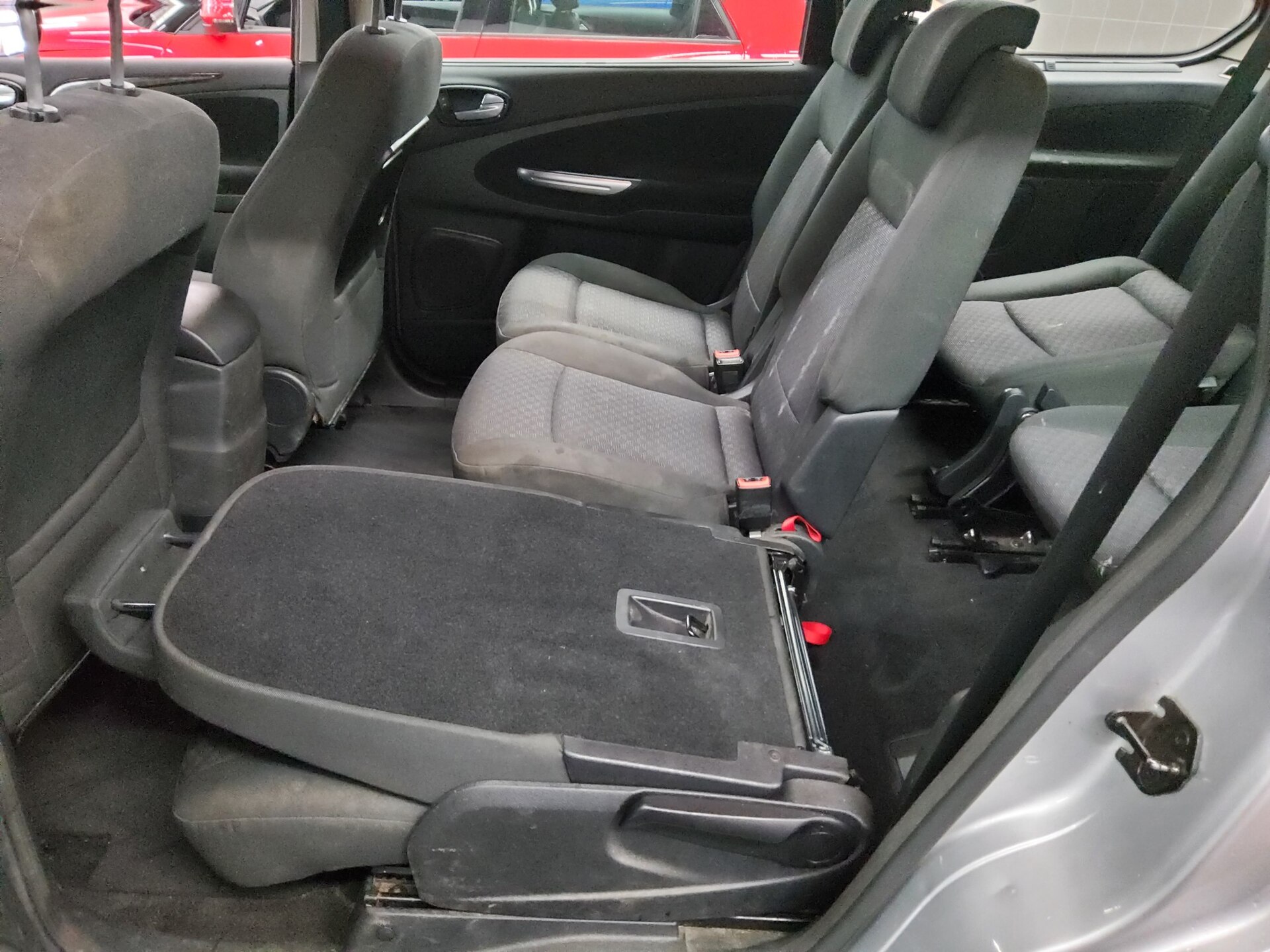 Ford Galaxy 2.0 TDCi Ghia 7-Sitzer AHK PDC 12