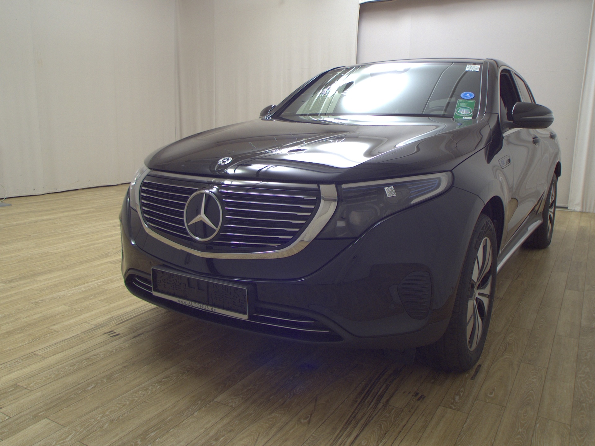 Mercedes-Benz EQC 400 4M Navi MB-LED RfK AHK Shz Distronic+ 2