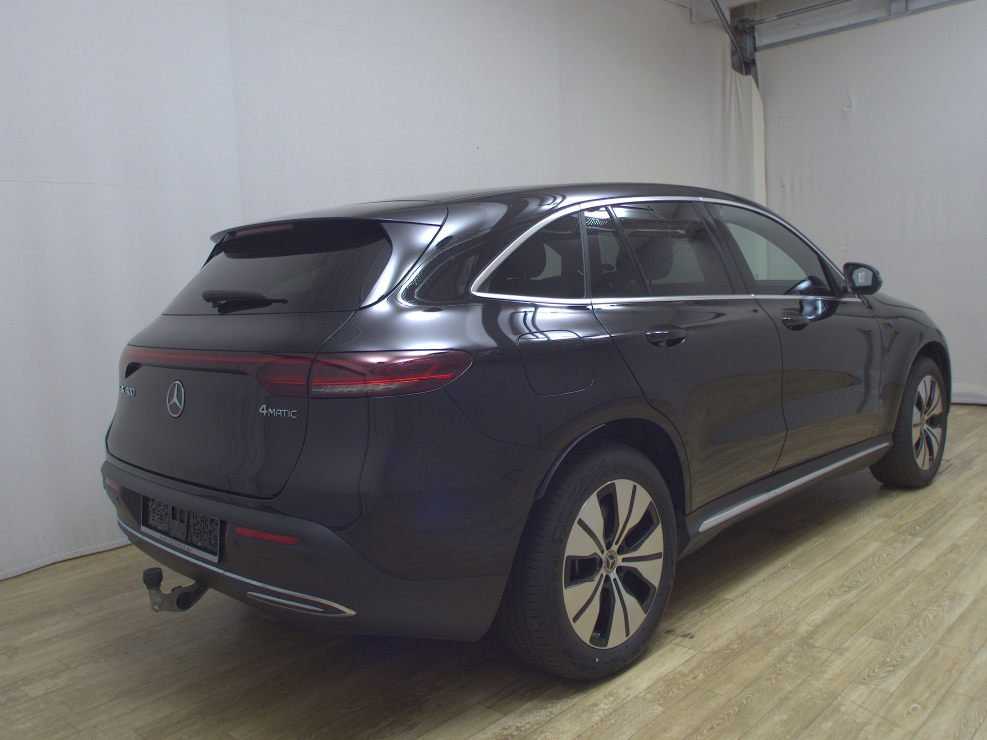 Mercedes-Benz EQC 400 4M Navi MB-LED RfK AHK Shz Distronic+ 4