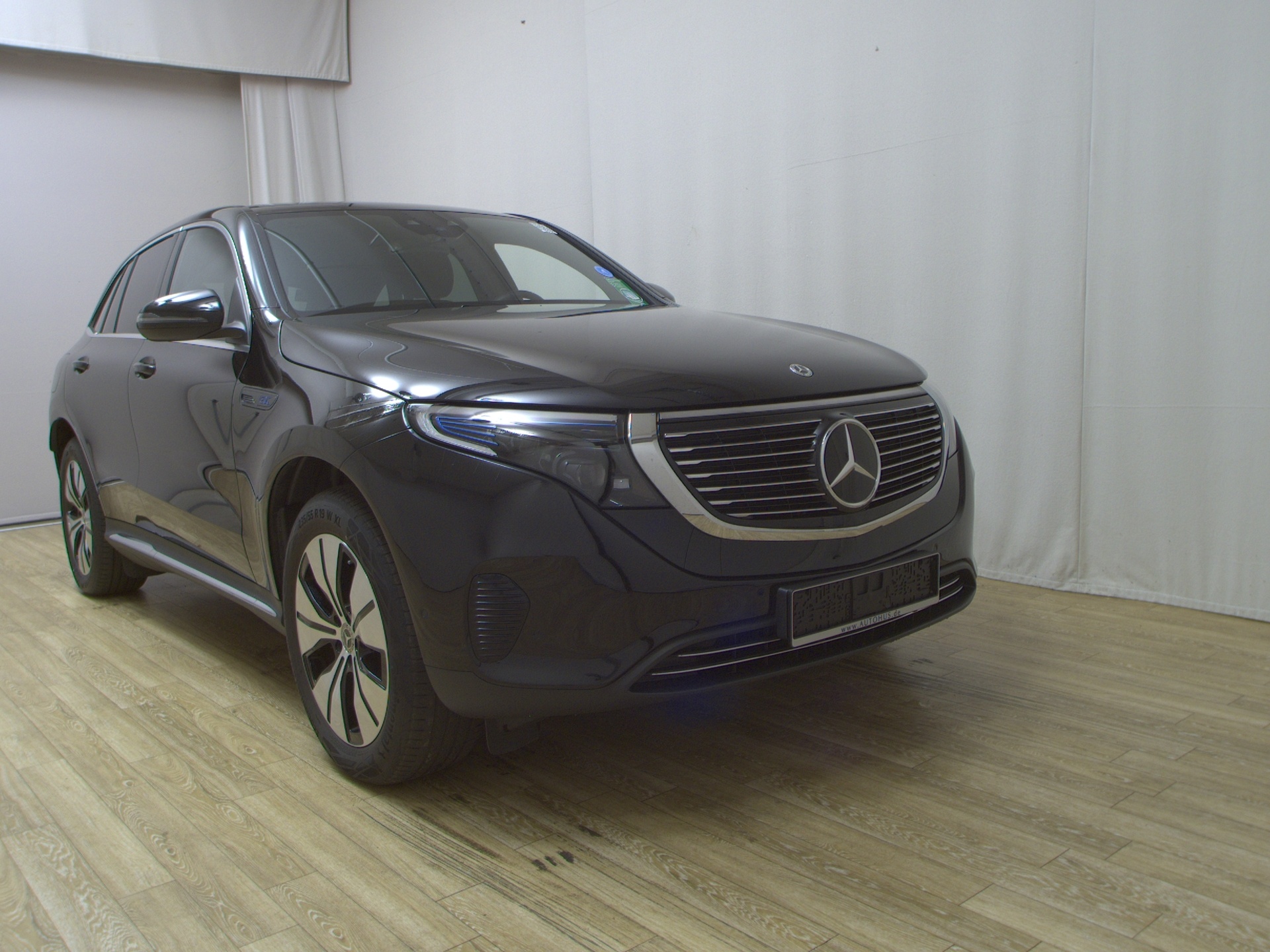 Mercedes-Benz EQC 400 4M Navi MB-LED RfK AHK Shz Distronic+ 3