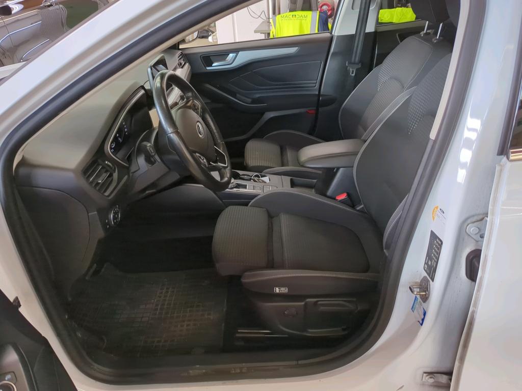 Ford Focus Turnier Cool&Connect NAVI KLIMAAUT LED RADIO TEMPO 6