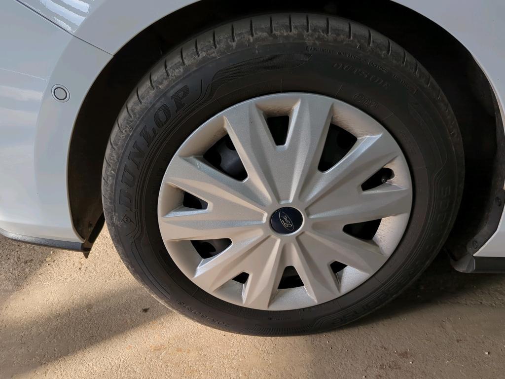 Ford Focus Turnier Cool&Connect NAVI KLIMAAUT LED RADIO TEMPO 12