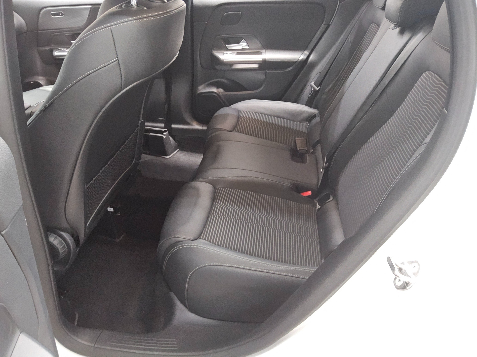 Mercedes-Benz GLA 220 d Progressive T-Leder Navi LED Ambiente 13