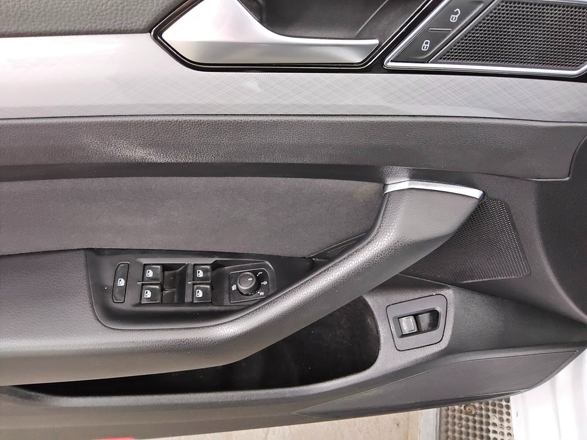 Volkswagen Passat Var. 2.0 TDI Business Navi LED RfK ACC 9