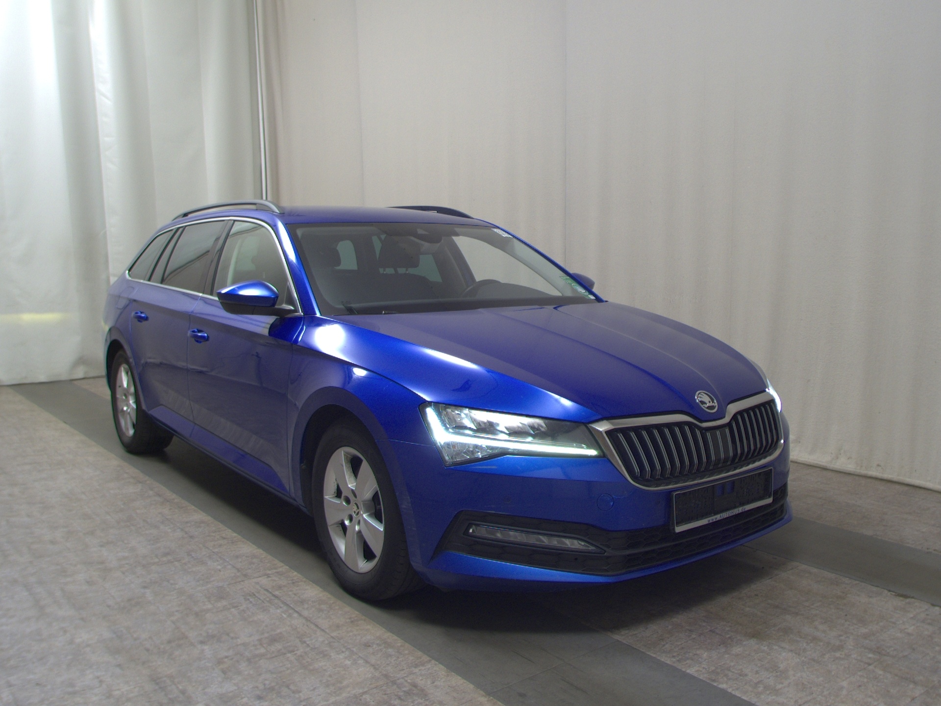 Skoda Superb Kombi 2.0 TDI Ambition Navi LED ACC Shz 3