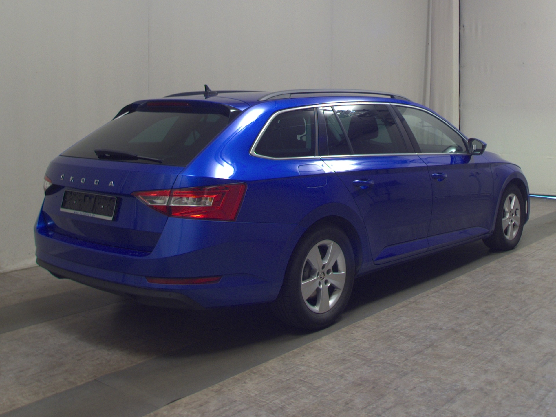 Skoda Superb Kombi 2.0 TDI Ambition Navi LED ACC Shz 4