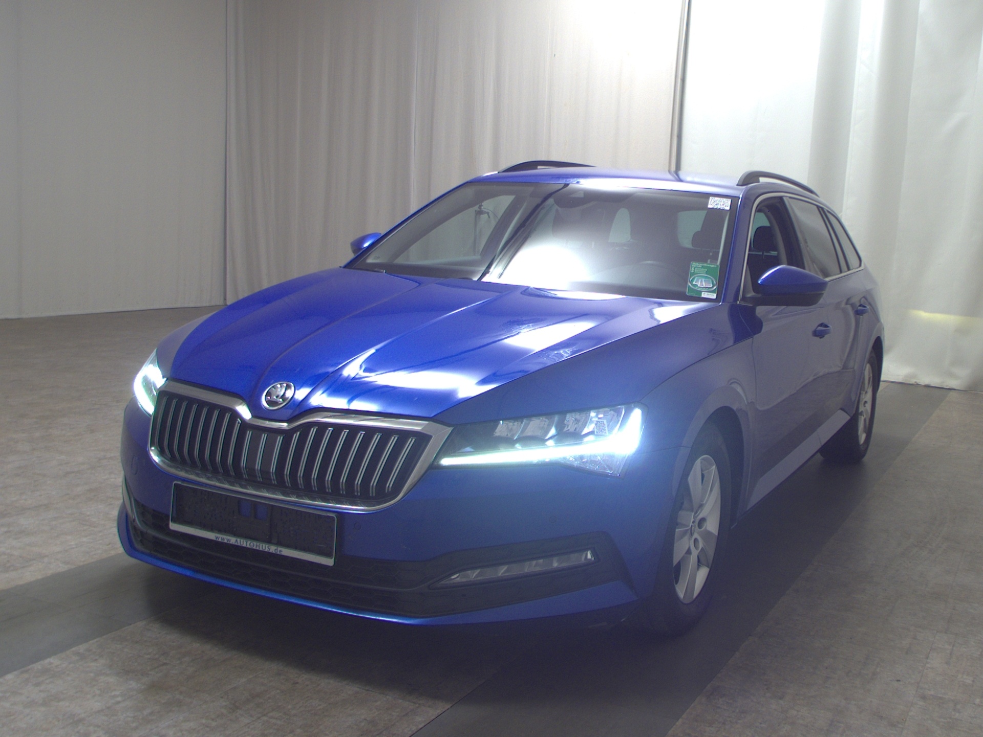 Skoda Superb Kombi 2.0 TDI Ambition Navi LED ACC Shz 2