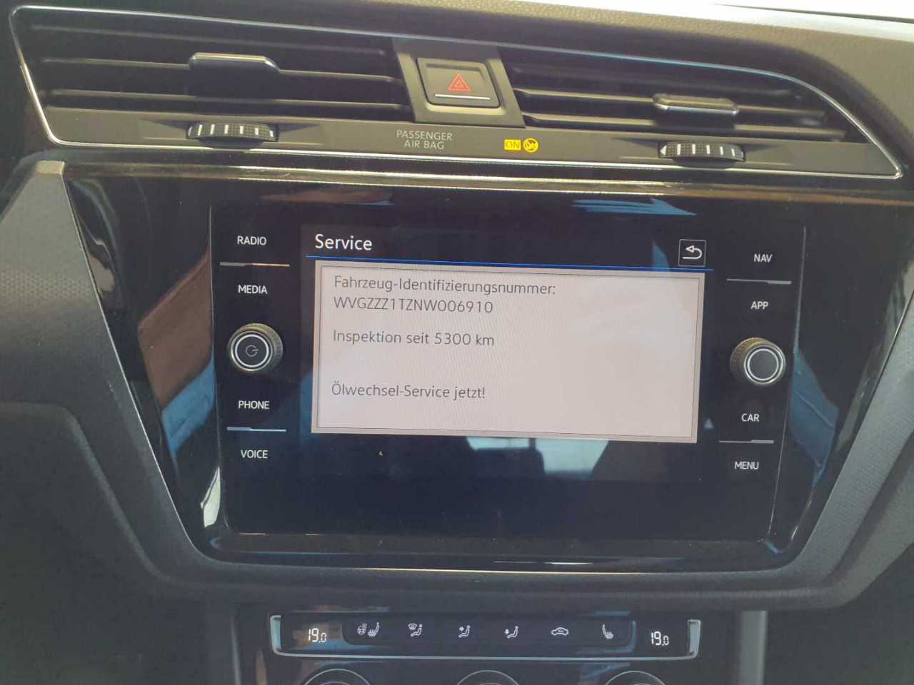Volkswagen Touran 2.0 TDI Comf. Navi LED RFK SHZ 10