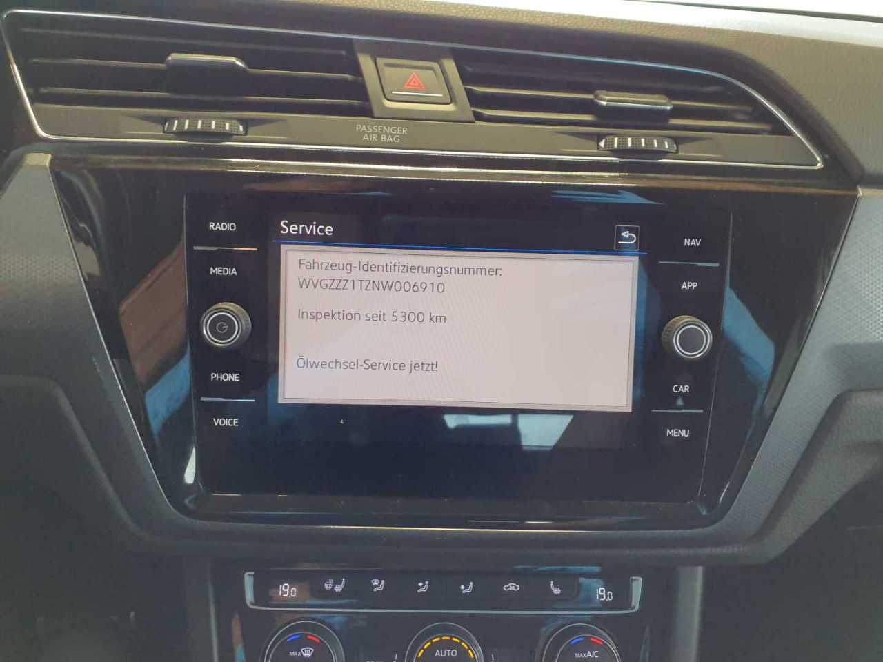 Volkswagen Touran 2.0 TDI Comf. Navi LED RFK SHZ 11