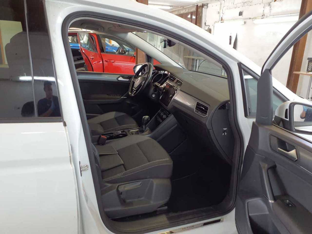 Volkswagen Touran 2.0 TDI Comf. Navi LED RFK SHZ 6