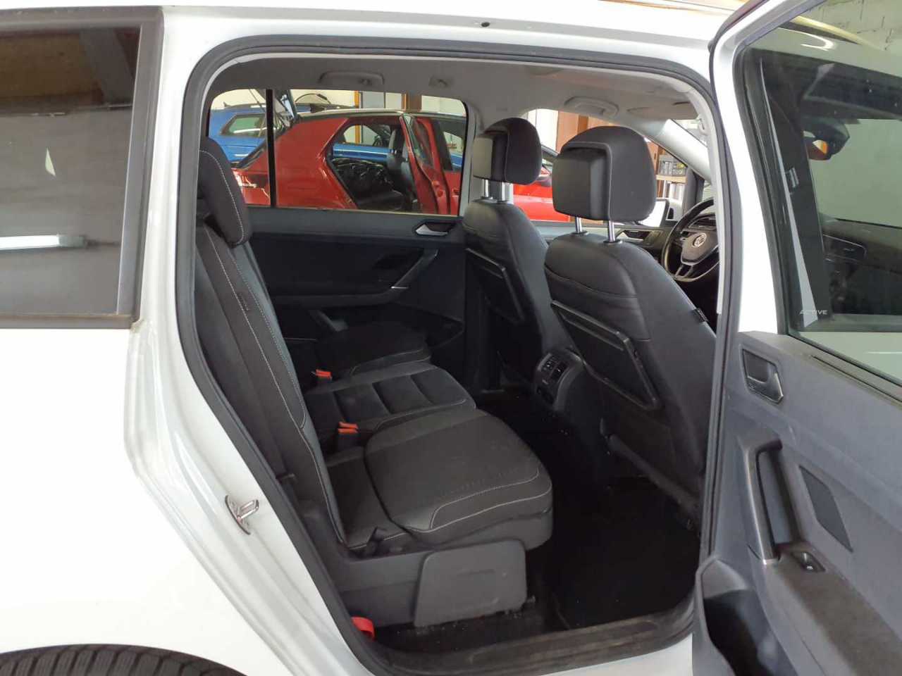 Volkswagen Touran 2.0 TDI Comf. Navi LED RFK SHZ 7