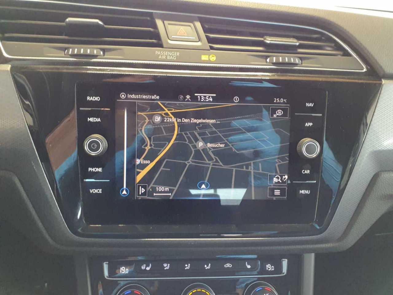 Volkswagen Touran 2.0 TDI Comf. Navi LED RFK SHZ 9