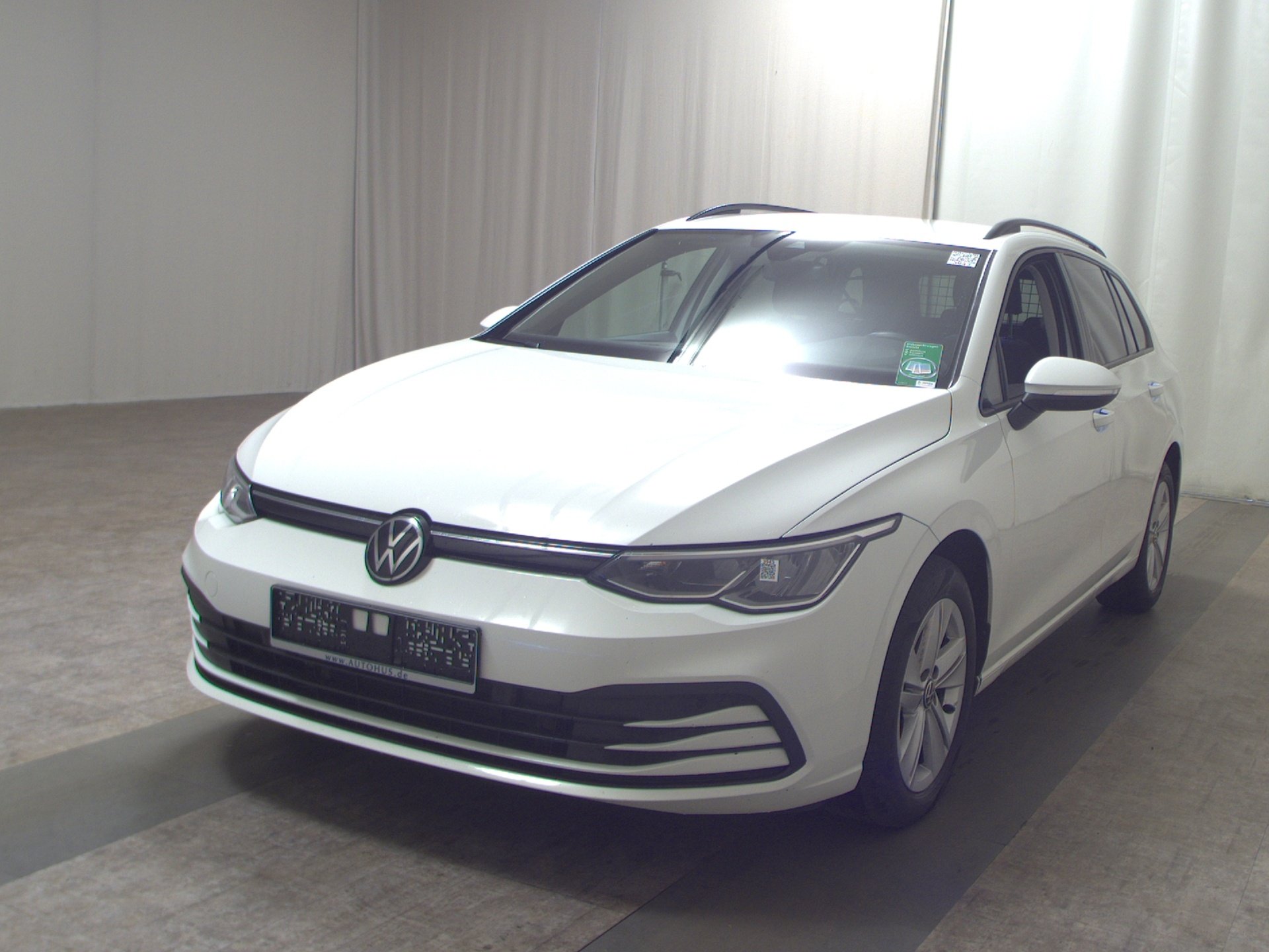 Volkswagen Golf-8 Var. 2.0 TDI Life Navi LED DC Shz PDC ACC 2