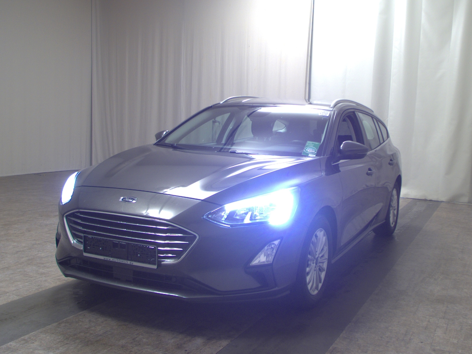 Ford Focus Turnier 1.5 EB Titanium Navi LED ACC Shz 2