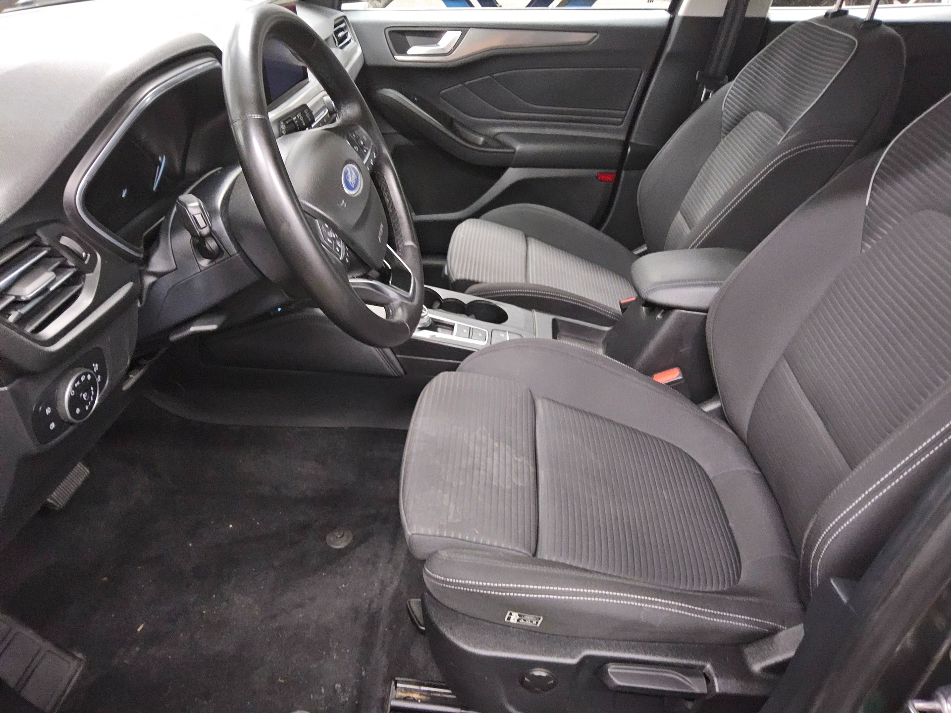 Ford Focus Turnier 1.5 EB Titanium Navi LED ACC Shz 8
