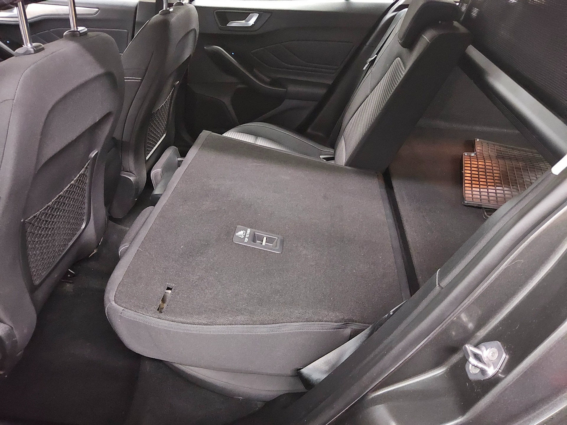 Ford Focus Turnier 1.5 EB Titanium Navi LED ACC Shz 12