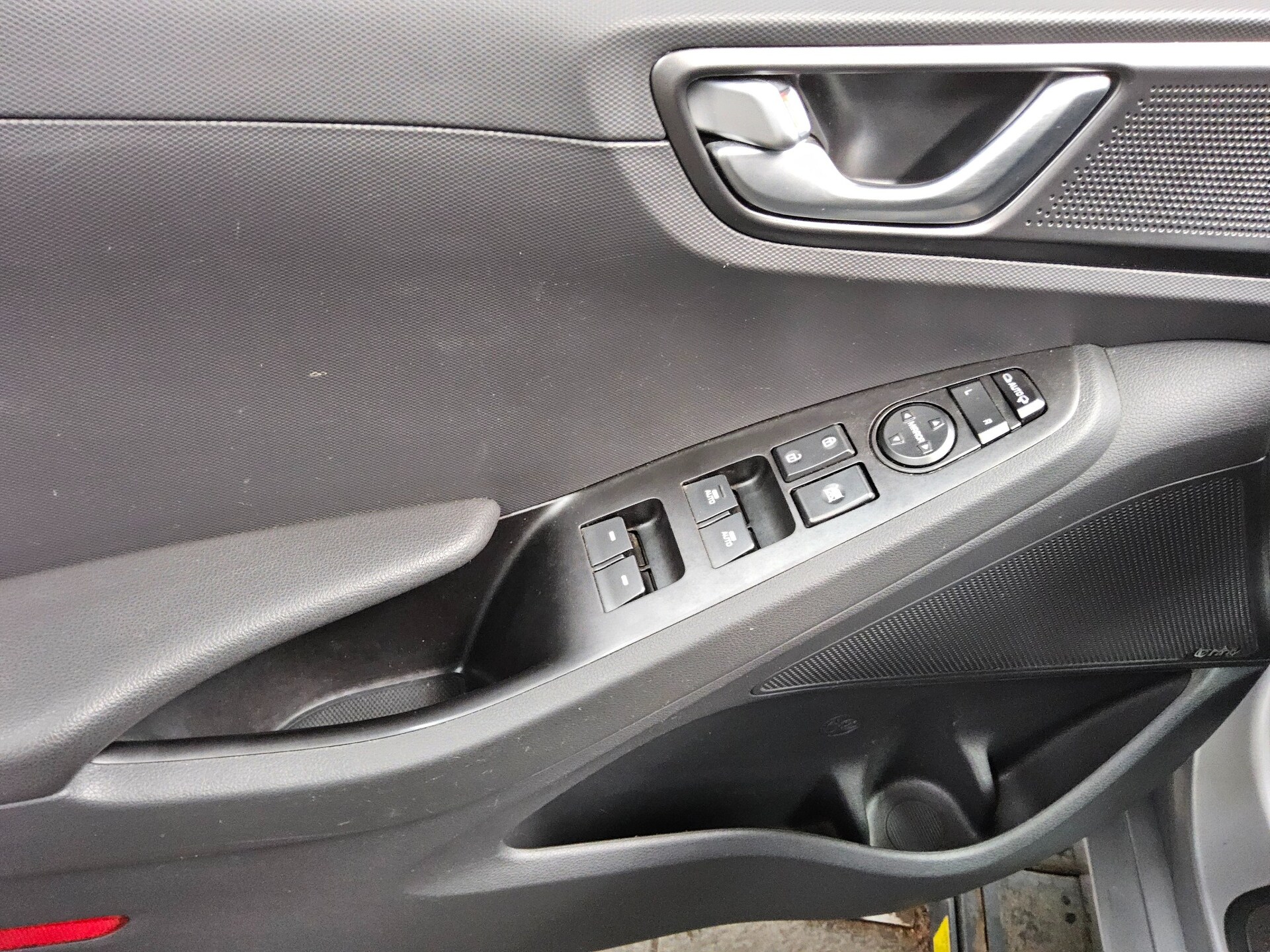 Hyundai IONIQ Elektro Style Navi LED DC RFK PDC Shz 10