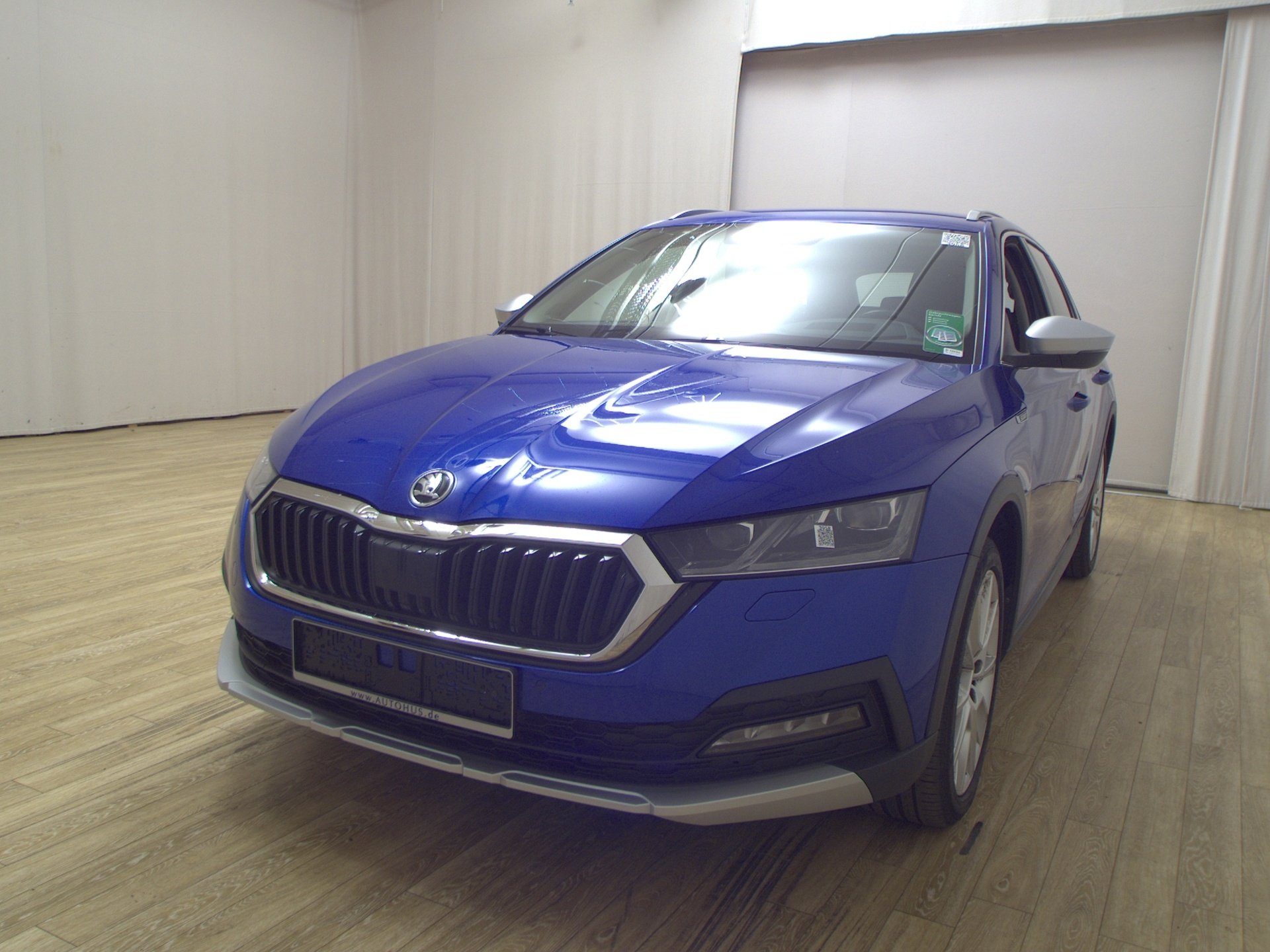 Skoda Octavia Kombi 2.0 TDI 4x4 Scout Navi LED vc HuD 2