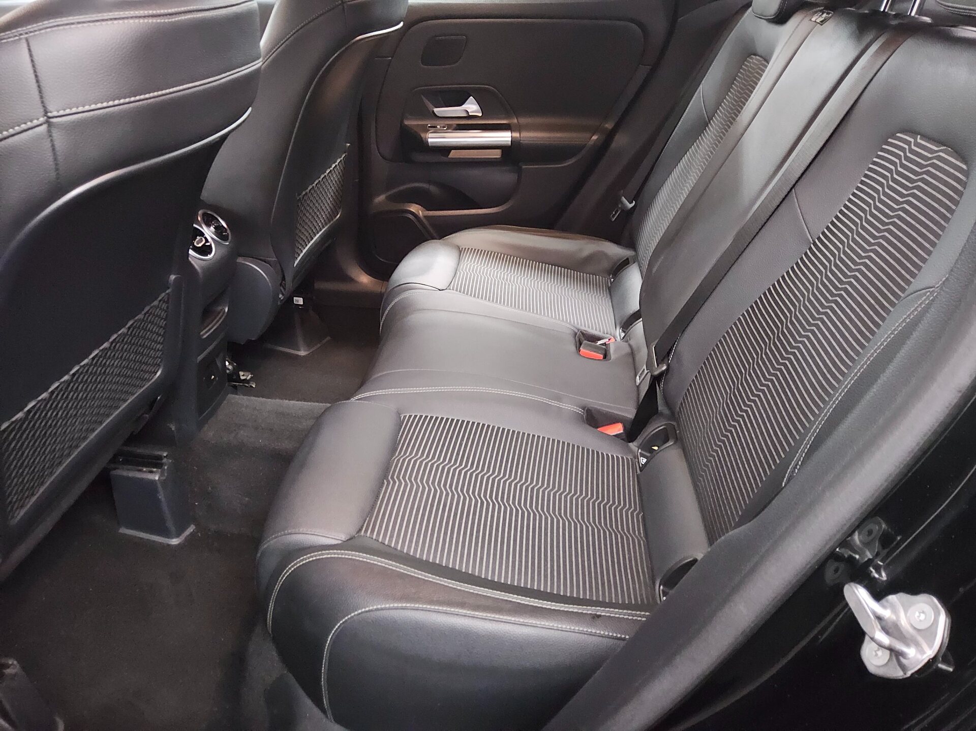 Mercedes-Benz GLA 250 e Progressive Navi LED Sound 360° 13