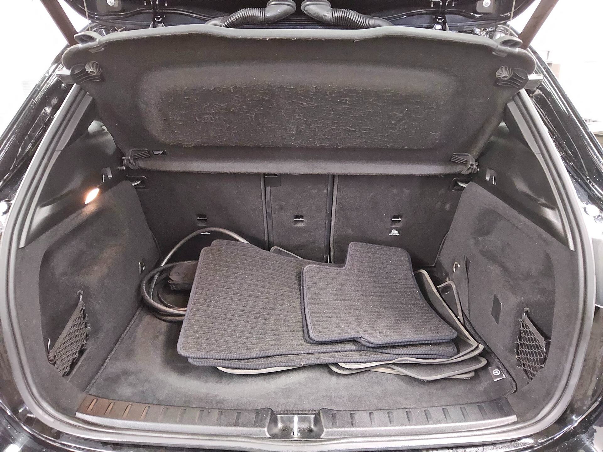 Mercedes-Benz GLA 250 e Progressive Navi LED Sound 360° 12