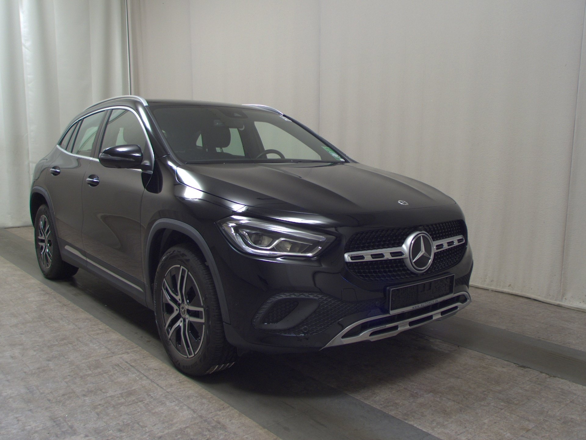 Mercedes-Benz GLA 250 e Progressive Navi LED Sound 360° 3