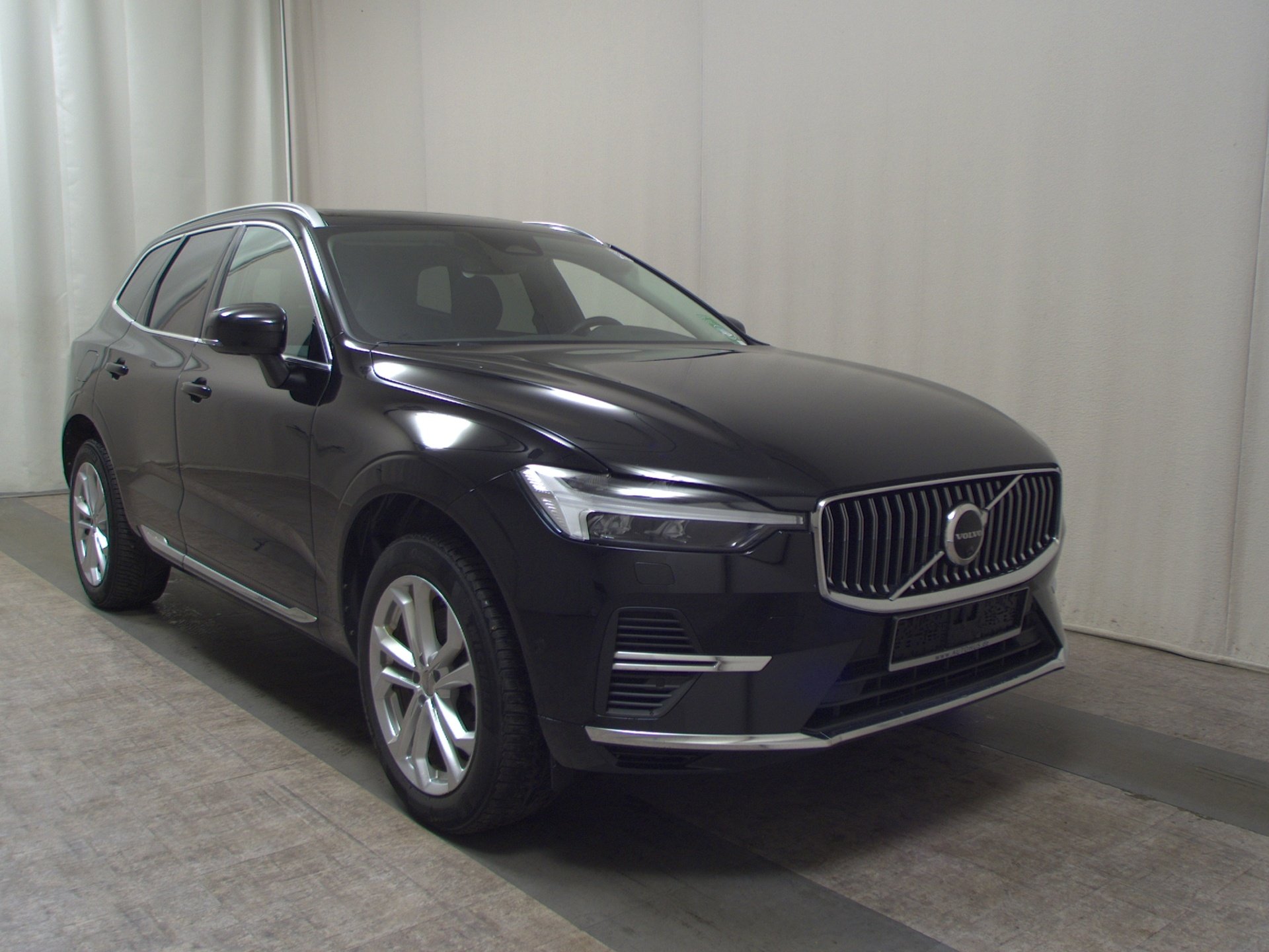 Volvo XC60 T6 AWD Plus Bright Recharge Plug-In Pano 3
