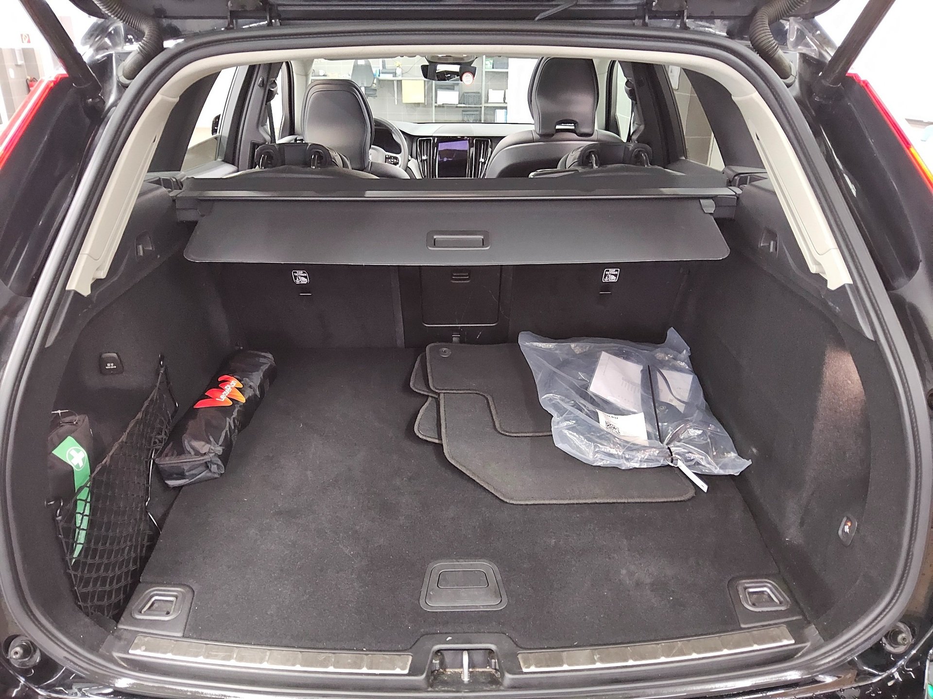 Volvo XC60 T6 AWD Plus Bright Recharge Plug-In Pano 13