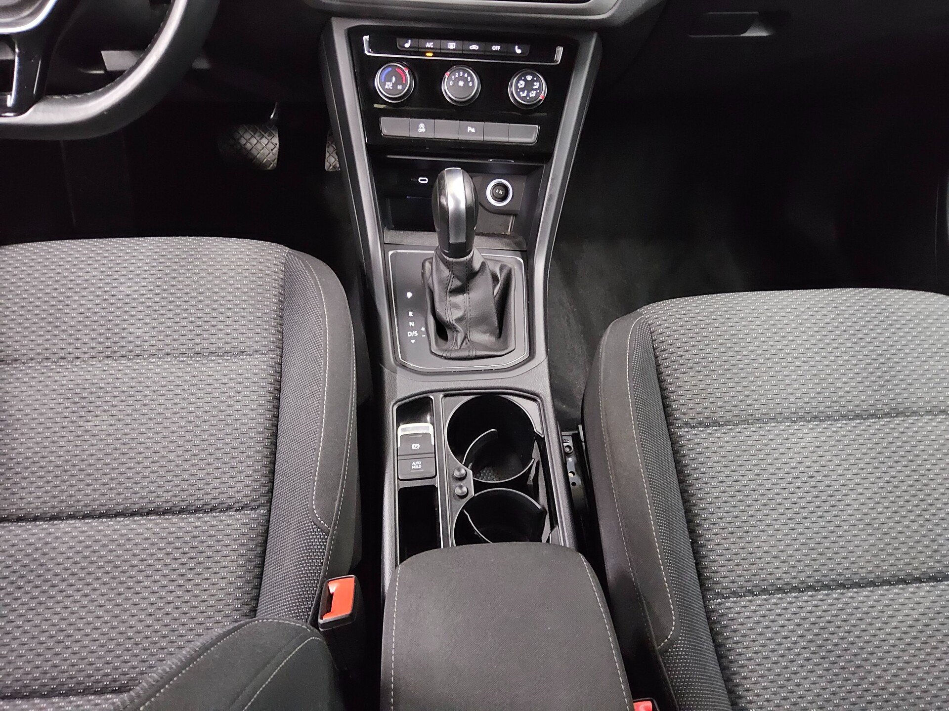 Volkswagen Touran 2.0 TDI Comf. Navi PDC SHZ BT 6