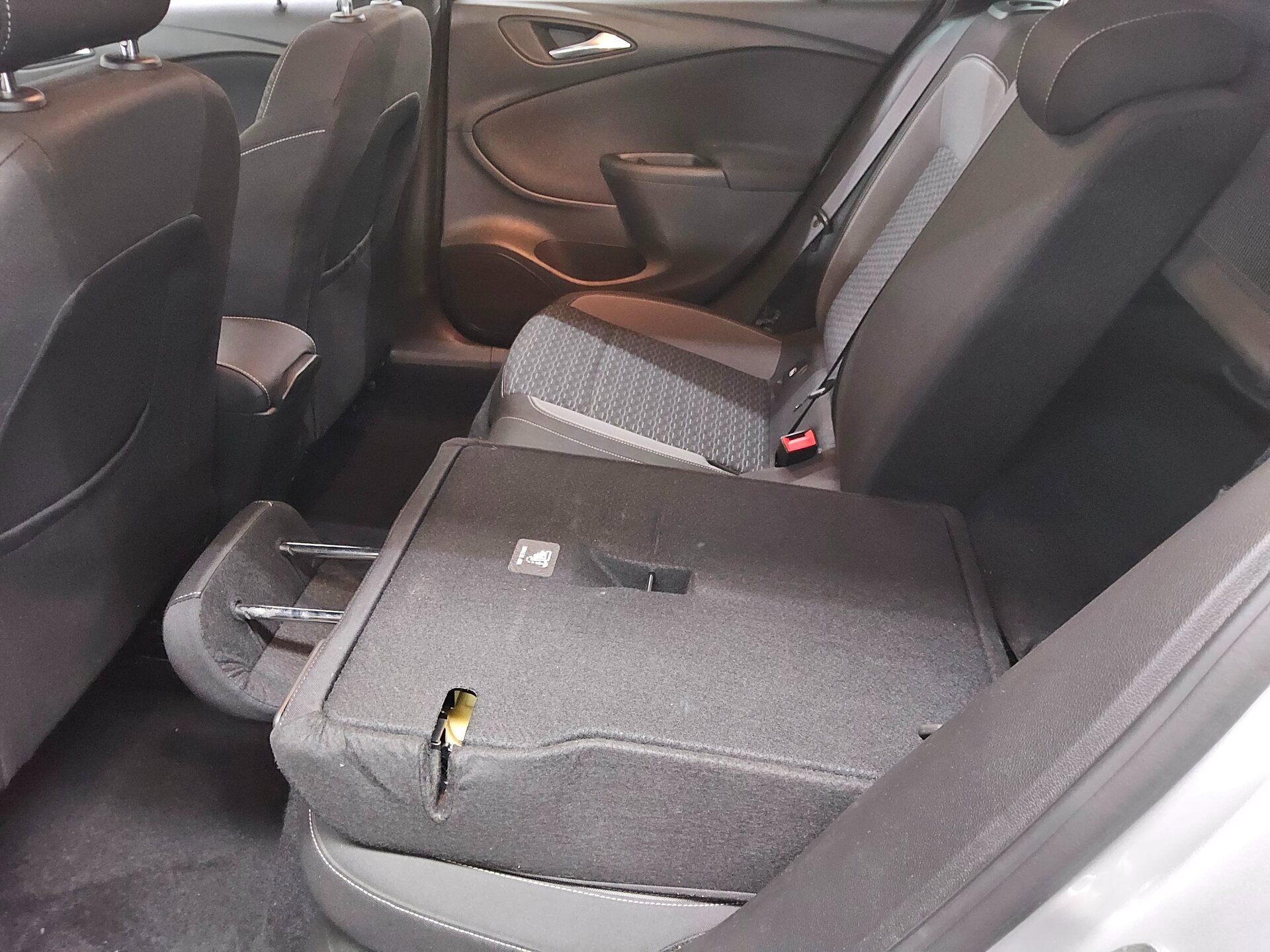 Opel Astra ST 1.5 D Business Ed. Navi LED AGR-Sitz Shz AHK RFK 12