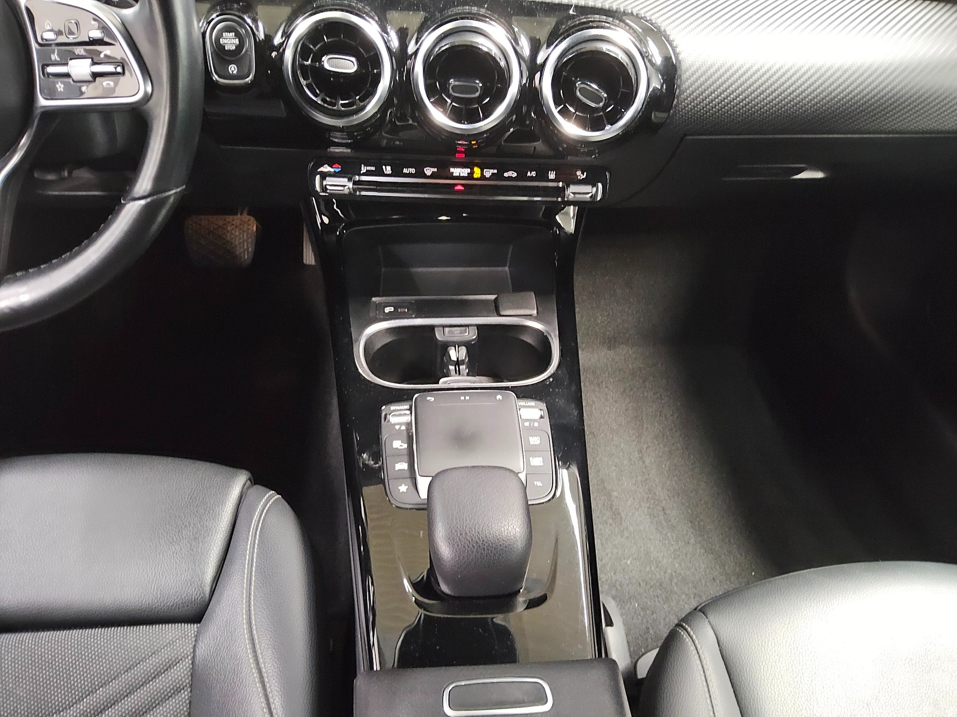 Mercedes-Benz A 200 d T-Leder Navi RFK StandHzg Distronic+ 6