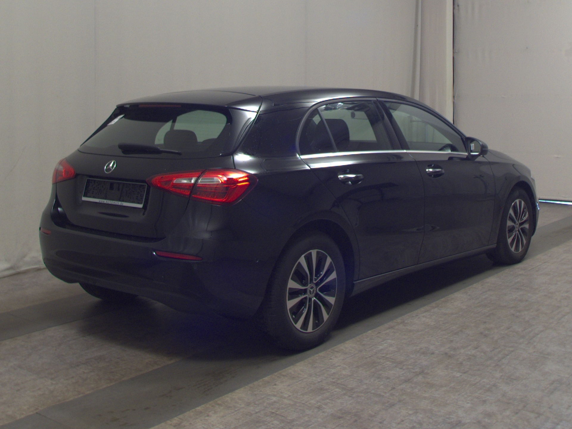 Mercedes-Benz A 200 d T-Leder Navi RFK StandHzg Distronic+ 4