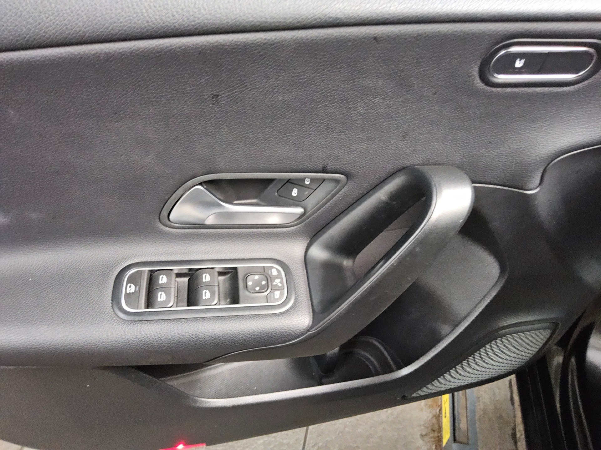 Mercedes-Benz A 200 d T-Leder Navi RFK StandHzg Distronic+ 10