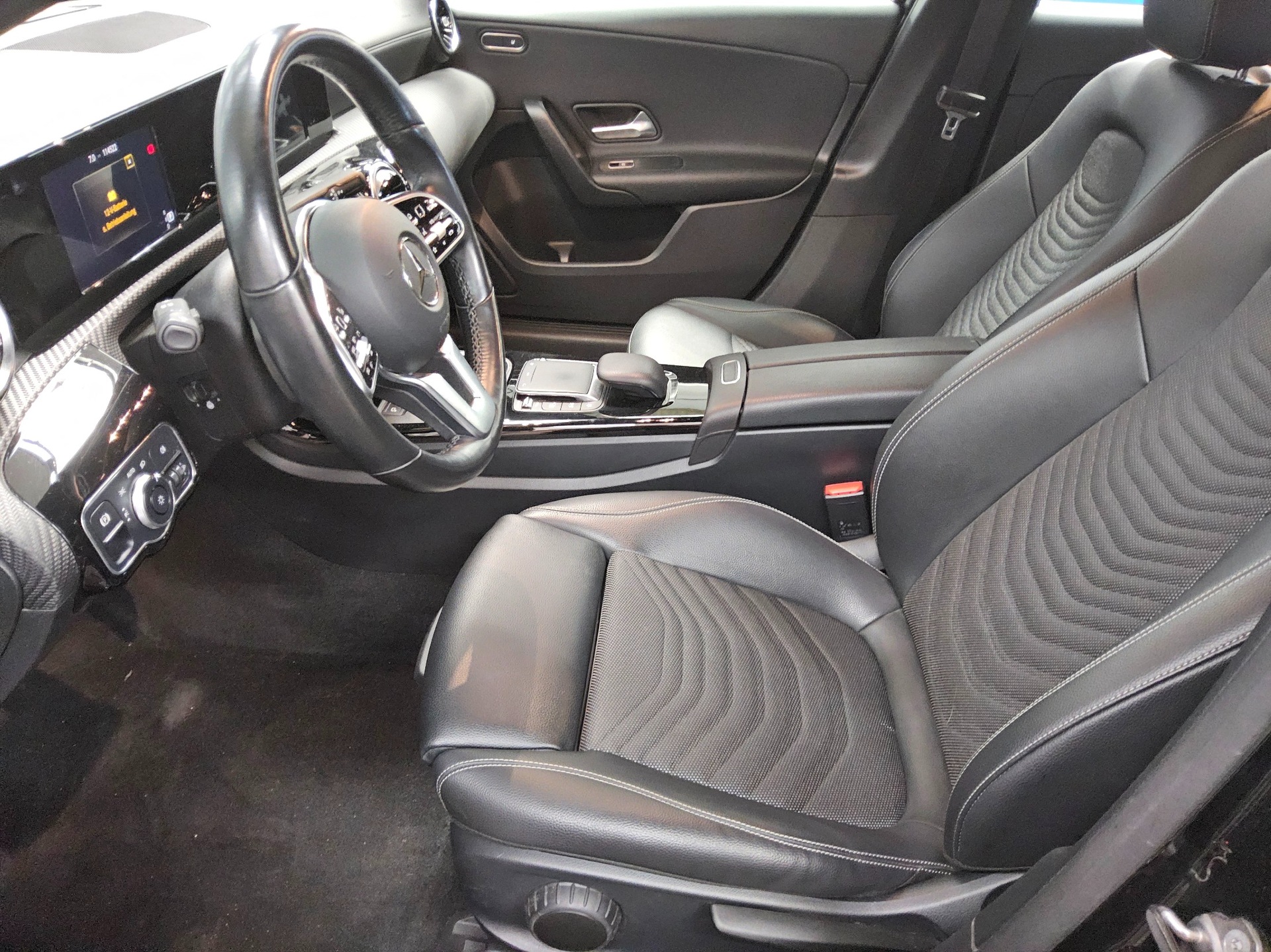 Mercedes-Benz A 200 d T-Leder Navi RFK StandHzg Distronic+ 9