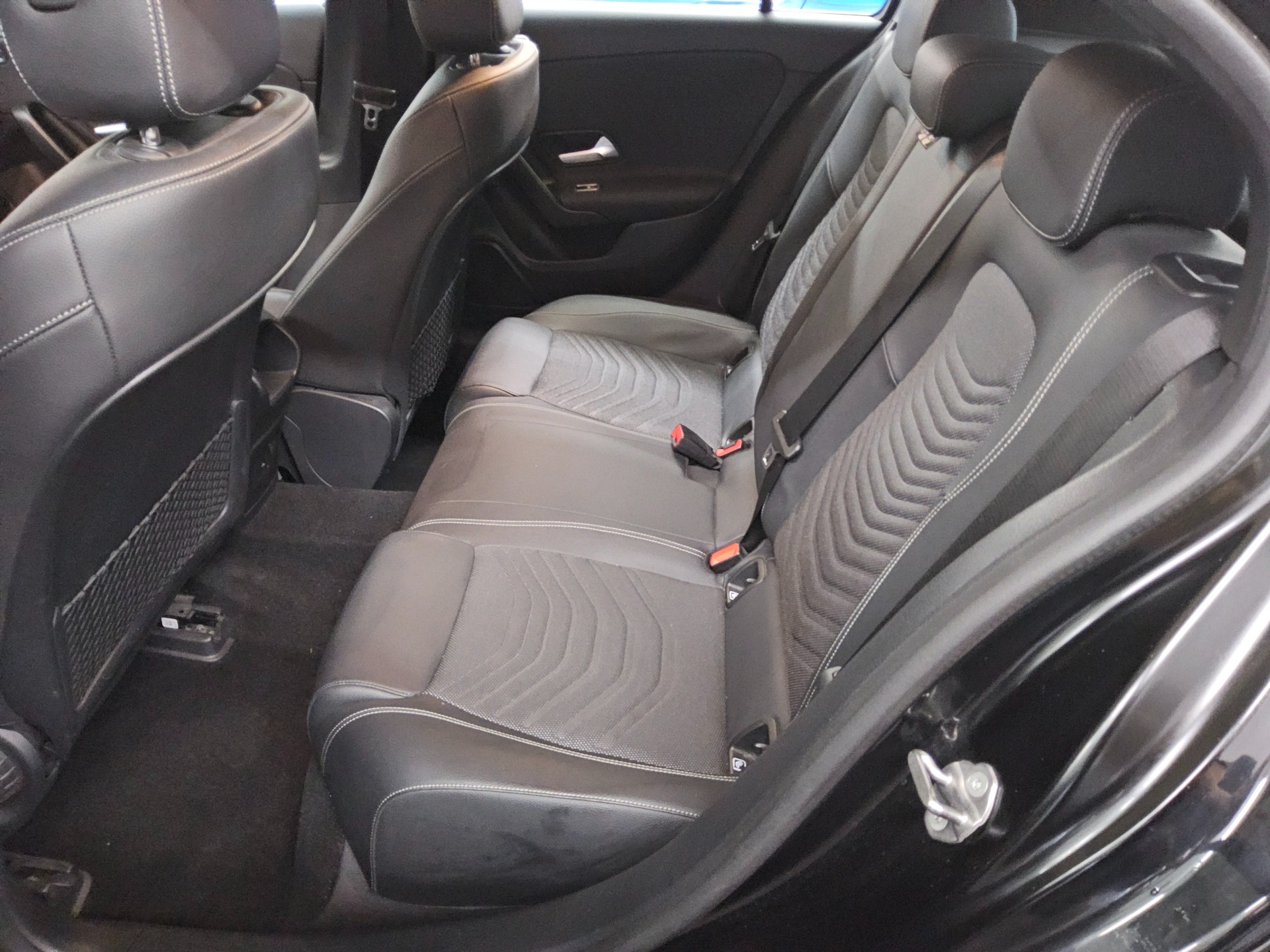 Mercedes-Benz A 200 d T-Leder Navi RFK StandHzg Distronic+ 13