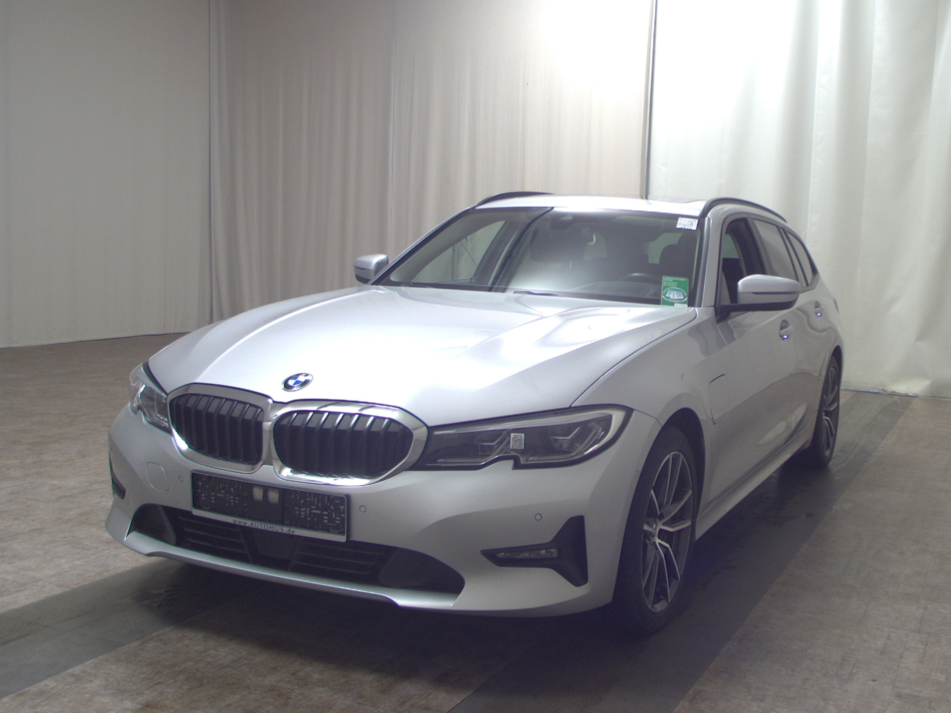 BMW 330e Touring Advantage Leder Navi Laser Pano 2