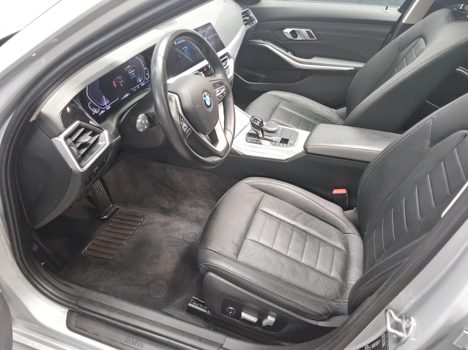 BMW 330e Touring Advantage Leder Navi Laser Pano 8
