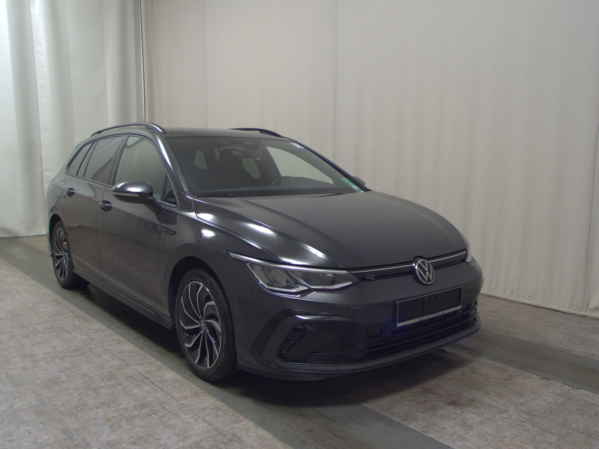 Volkswagen Golf-8 Var. 2.0 TDI R-Line Navi LED DC ACC Shz 3