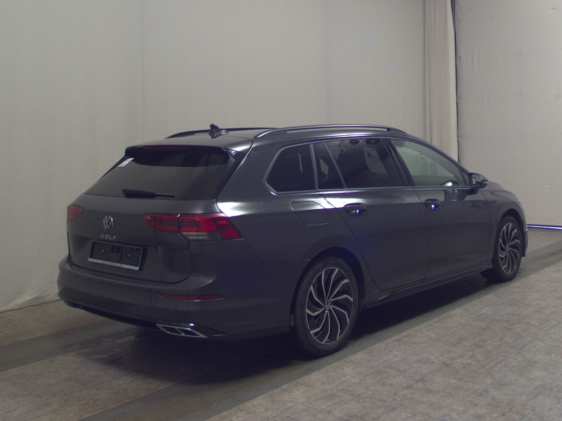 Volkswagen Golf-8 Var. 2.0 TDI R-Line Navi LED DC ACC Shz 4