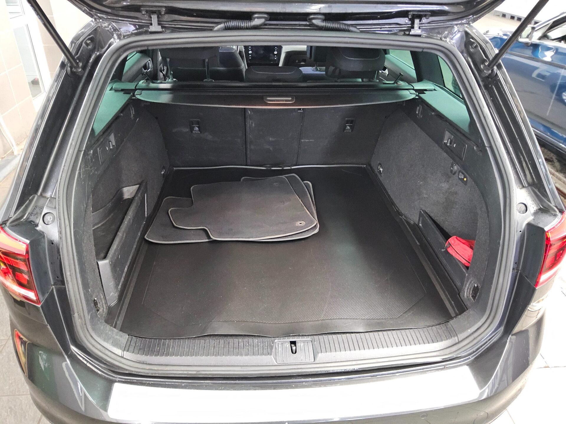 Volkswagen Passat Variant 2.0 TDI Business Navi LED 4xShz StHzg. AHK RFK 11