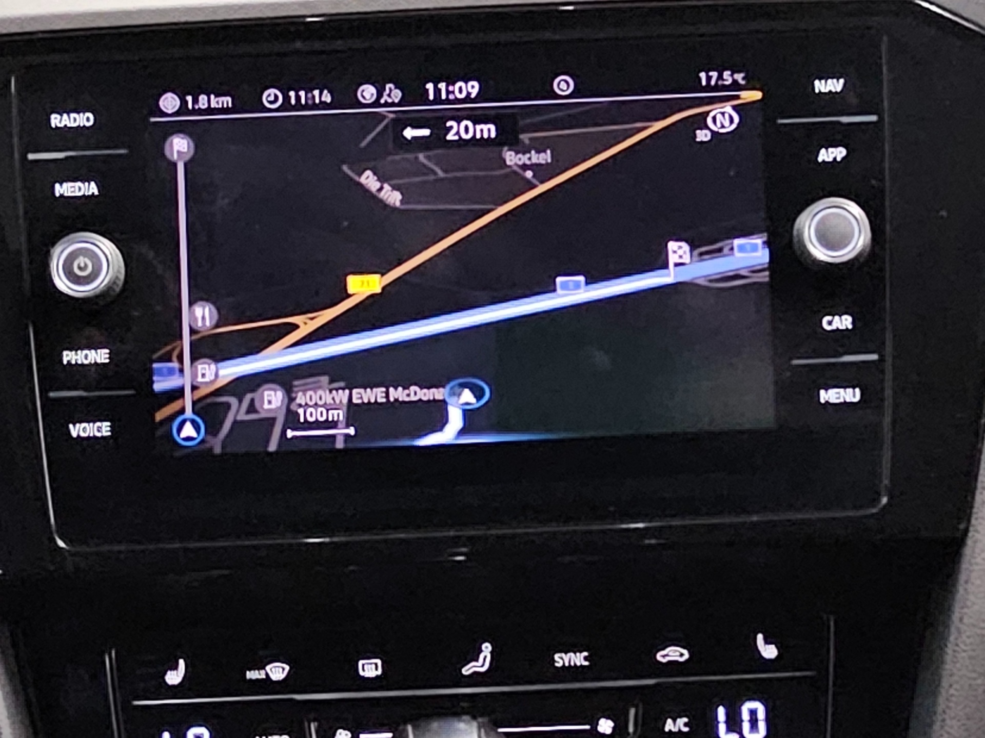 Volkswagen Passat Variant 2.0 TDI Business Navi LED 4xShz StHzg. AHK RFK 7