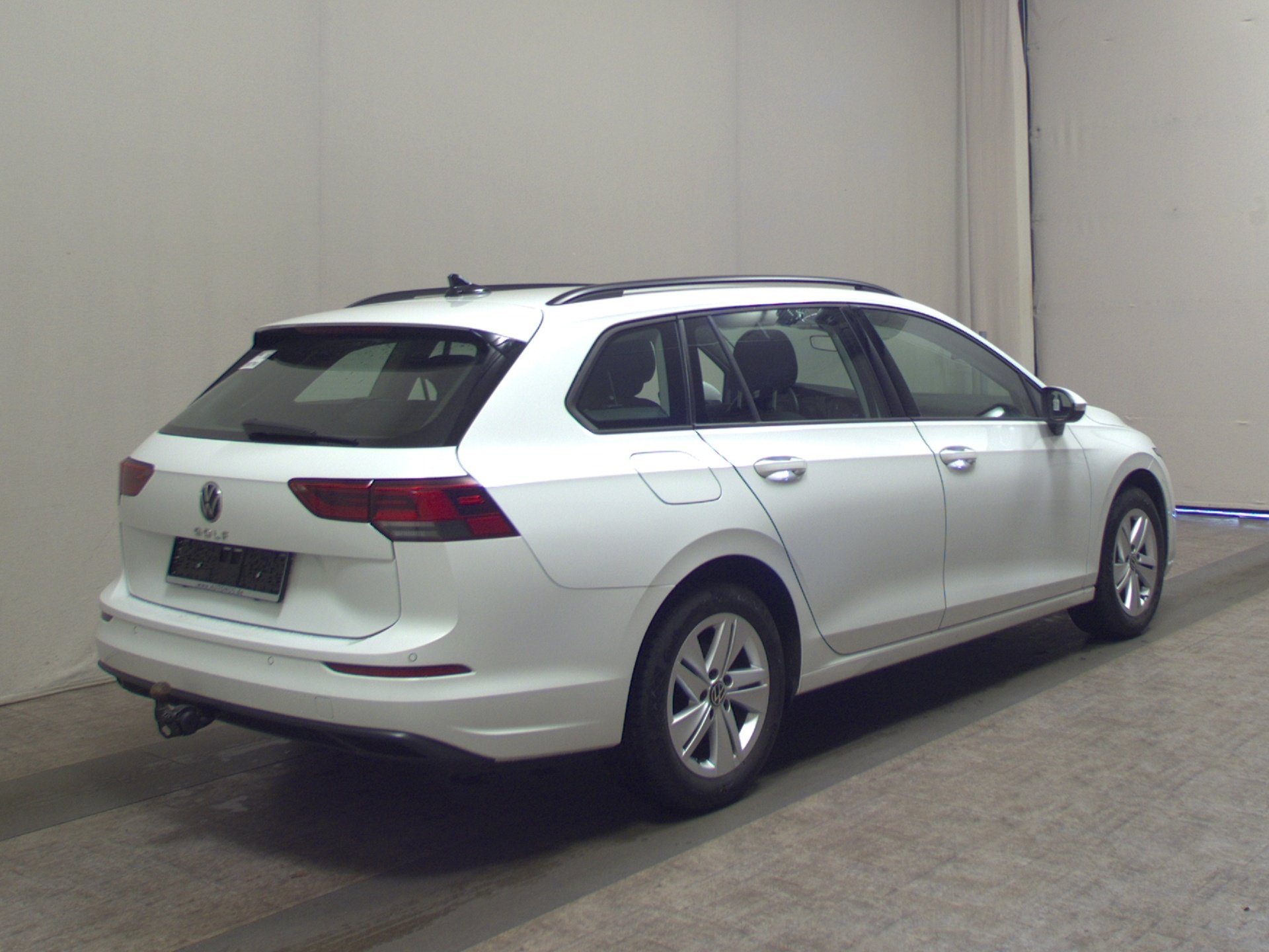 Volkswagen Golf-8 Var. 2.0 TDI Life Navi LED DC ACC AHK Shz 4